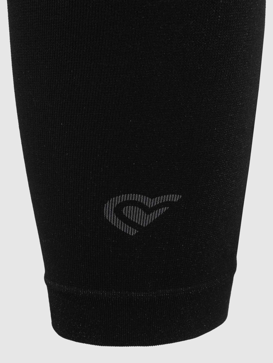 PISSEI: ARGENTUM LEG WARMERS