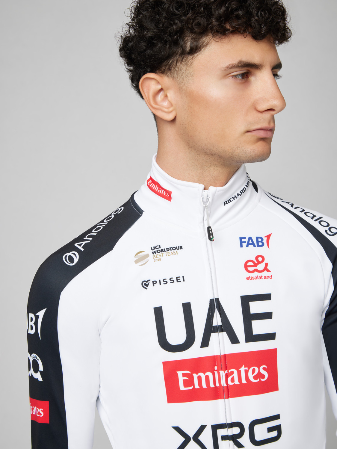 PISSEI: VESTE OFFICIAL UAE TEAM EMIRATES-XRG 2026