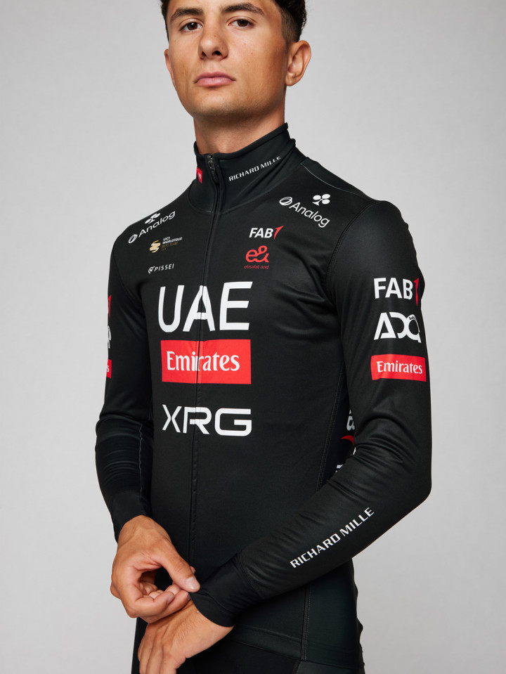 PISSEI: VESTE REPLICA UAE TEAM EMIRATES - XRG 2025