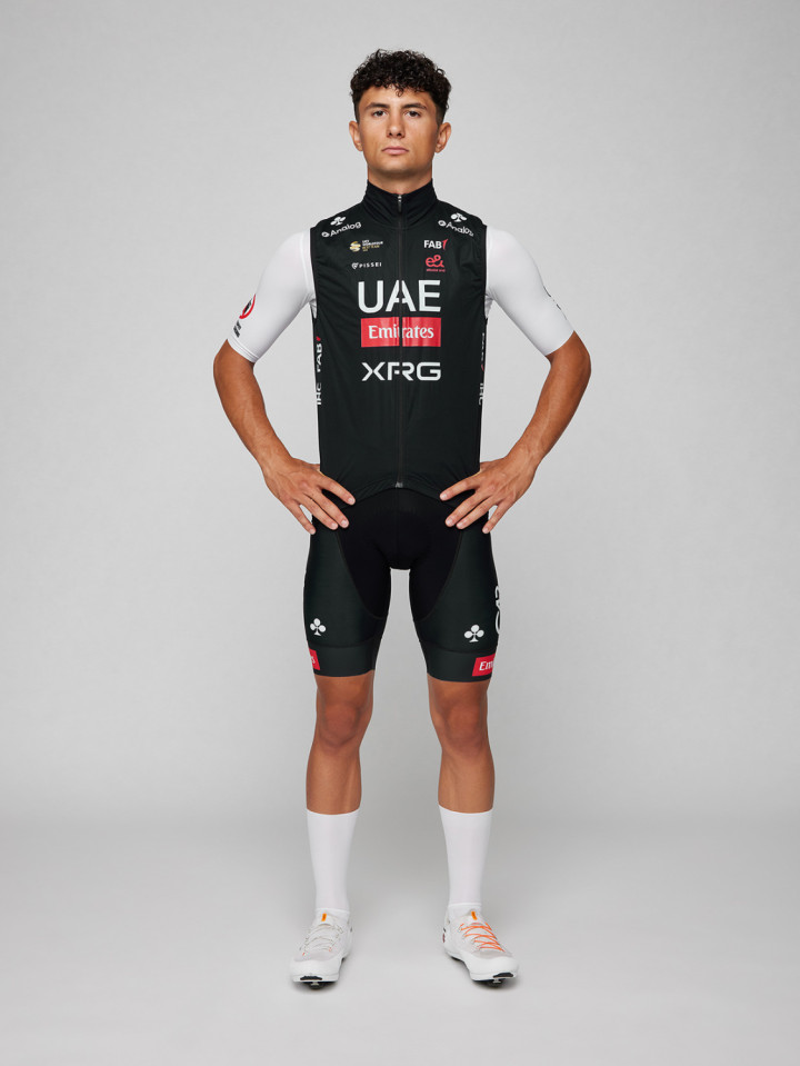 PISSEI: UAE TEAM EMIRATES - XRG 2025 OFFICIAL WATERPROOF VEST