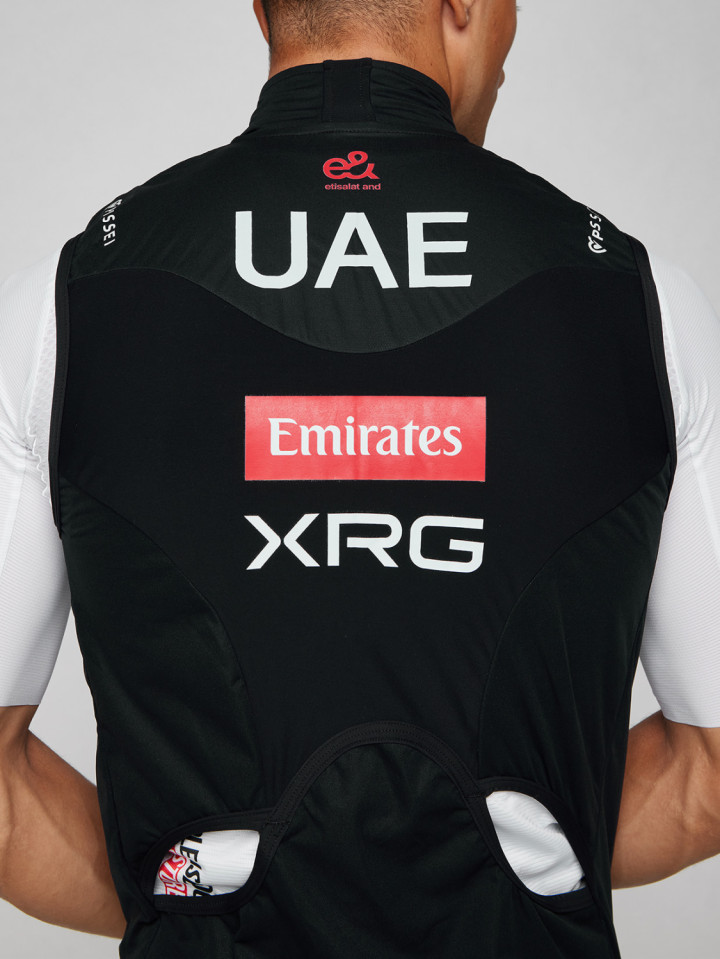 PISSEI: UAE TEAM EMIRATES - XRG 2025 OFFICIAL WATERPROOF VEST