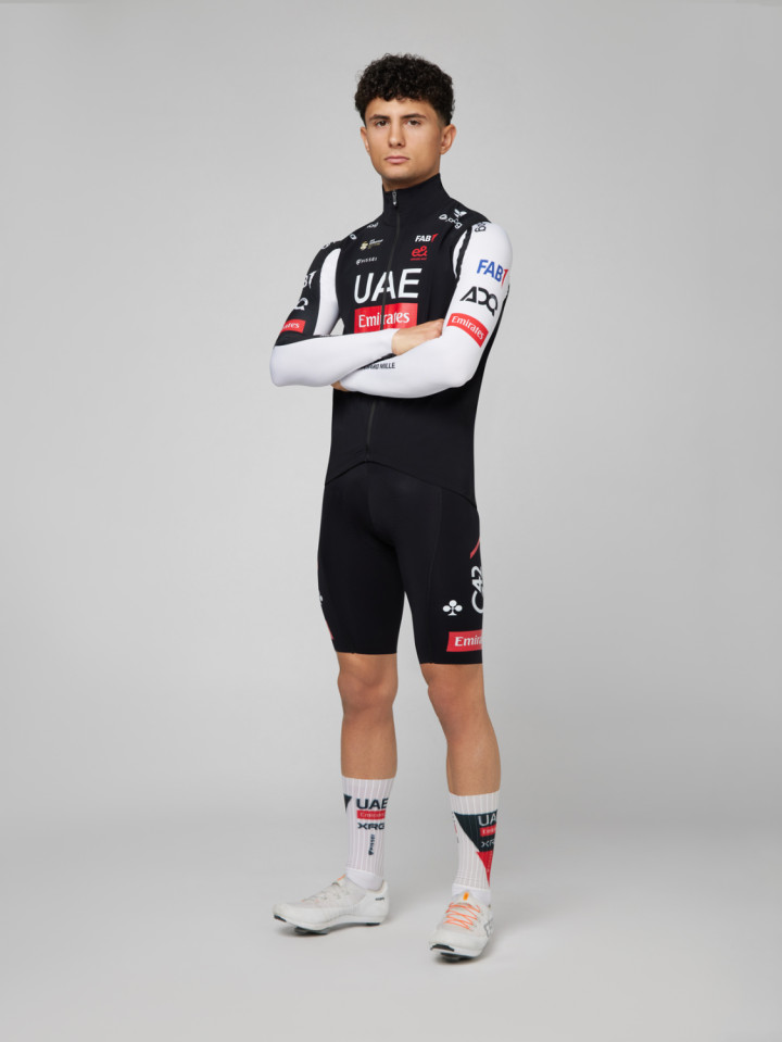 PISSEI: UAE TEAM EMIRATES - XRG 2026 OFFICIAL WATERPROOF VEST