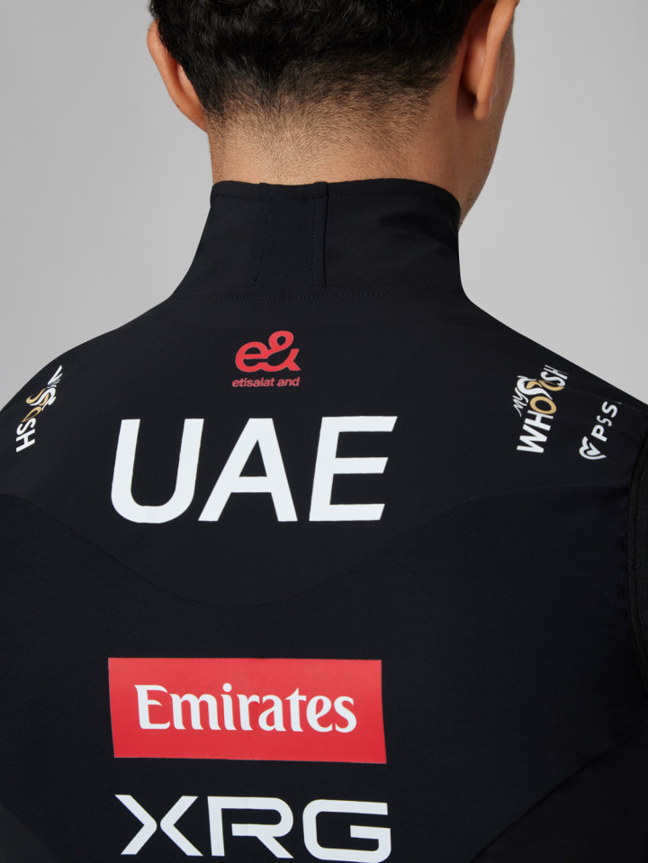 PISSEI: UAE TEAM EMIRATES - XRG 2026 OFFICIAL WATERPROOF VEST