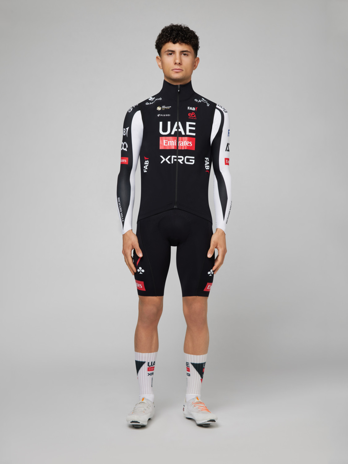 PISSEI: UAE TEAM EMIRATES - XRG 2026 OFFICIAL WATERPROOF VEST