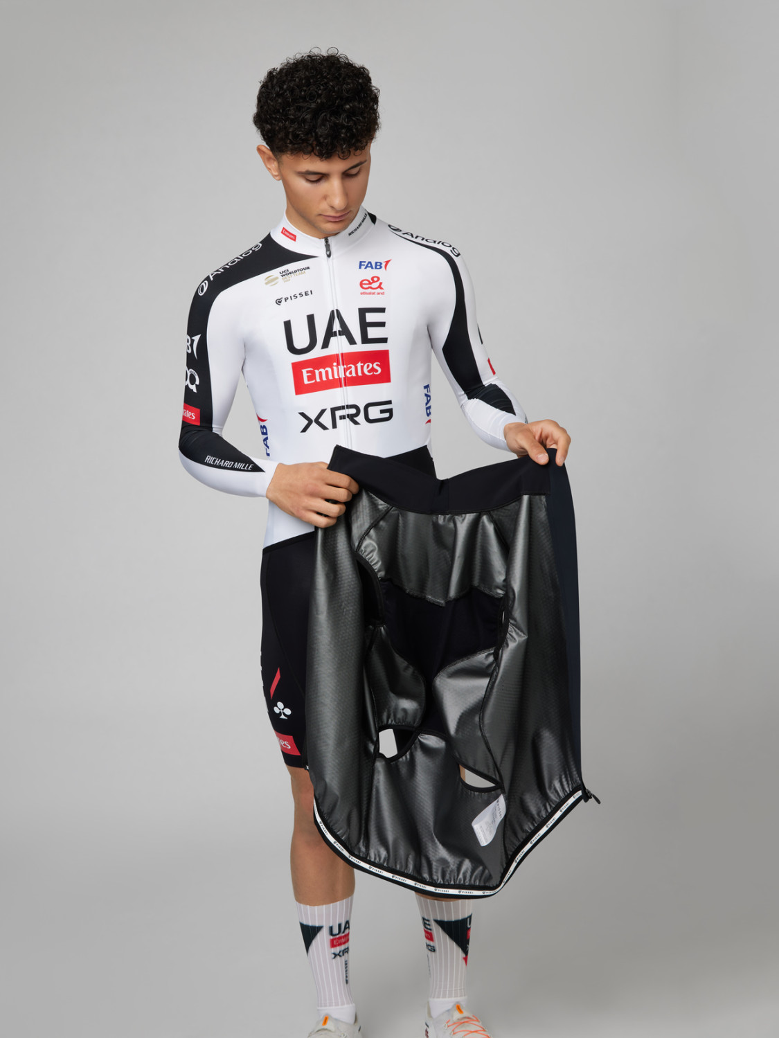 PISSEI: UAE TEAM EMIRATES - XRG 2026 OFFICIAL WATERPROOF VEST