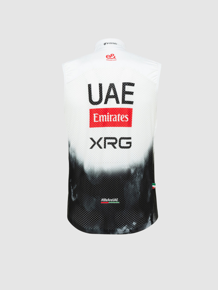 PISSEI: GILET UAE TEAM EMIRATES - XRG 2025