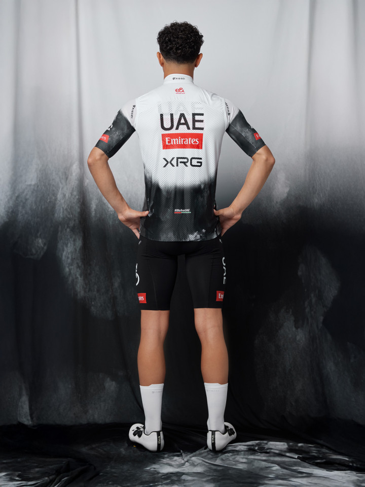 PISSEI: GILET UAE TEAM EMIRATES - XRG 2025