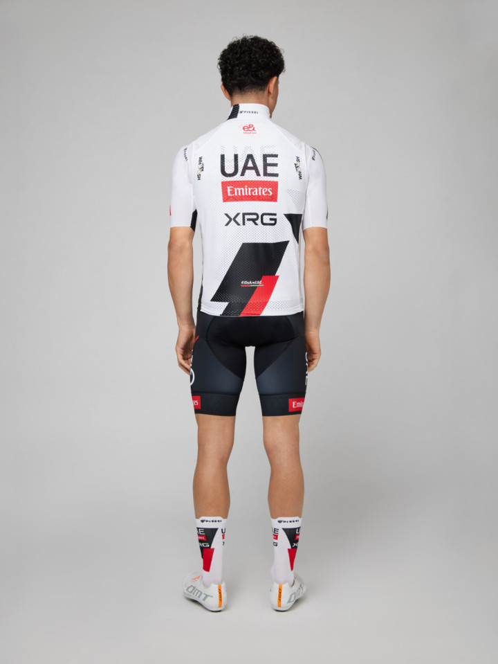 PISSEI: GILET UAE TEAM EMIRATES - XRG 2026