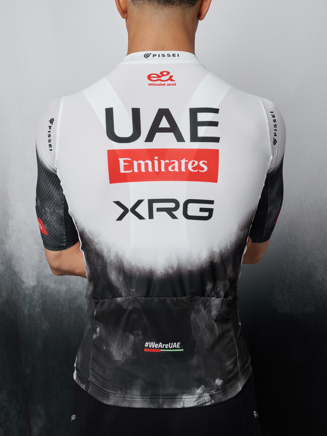 PISSEI: UAE TEAM EMIRATES - XRG 2025 MAGISTRALE OFFICIAL SHORT SLEEVE JERSEY