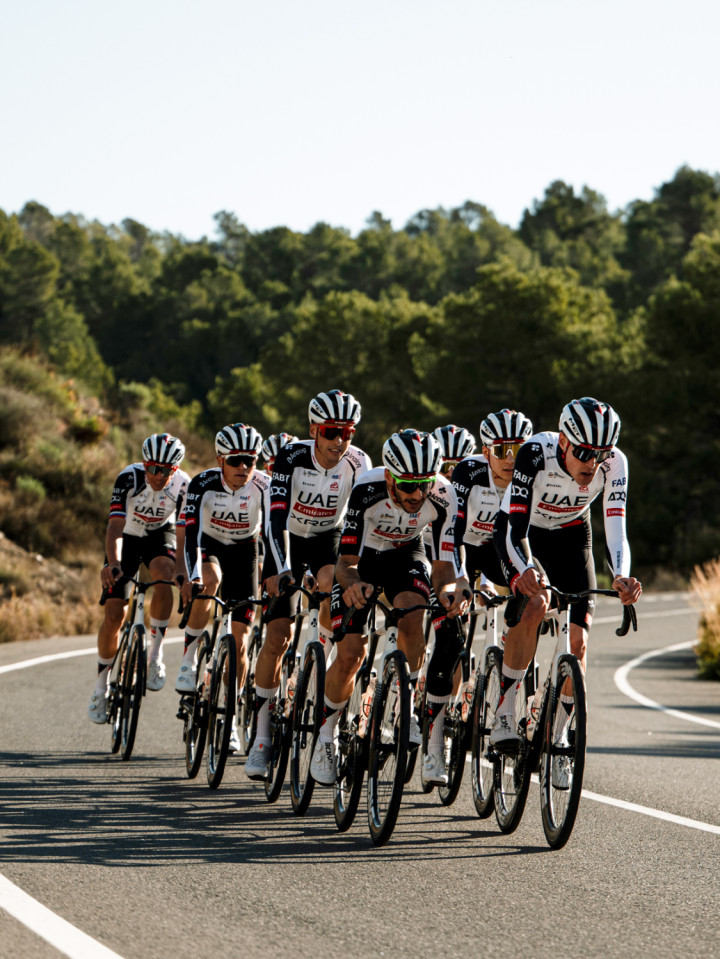 PISSEI: MAILLOT MANCHES COURTES MAGISTRALE ULTRA UAE TEAM EMIRATES - XRG 2026