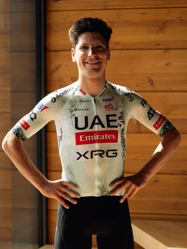 PISSEI: MAILLOT MANCHES COURTES MAGISTRALE ULTRA UAE TEAM EMIRATES - XRG TDF 2025 