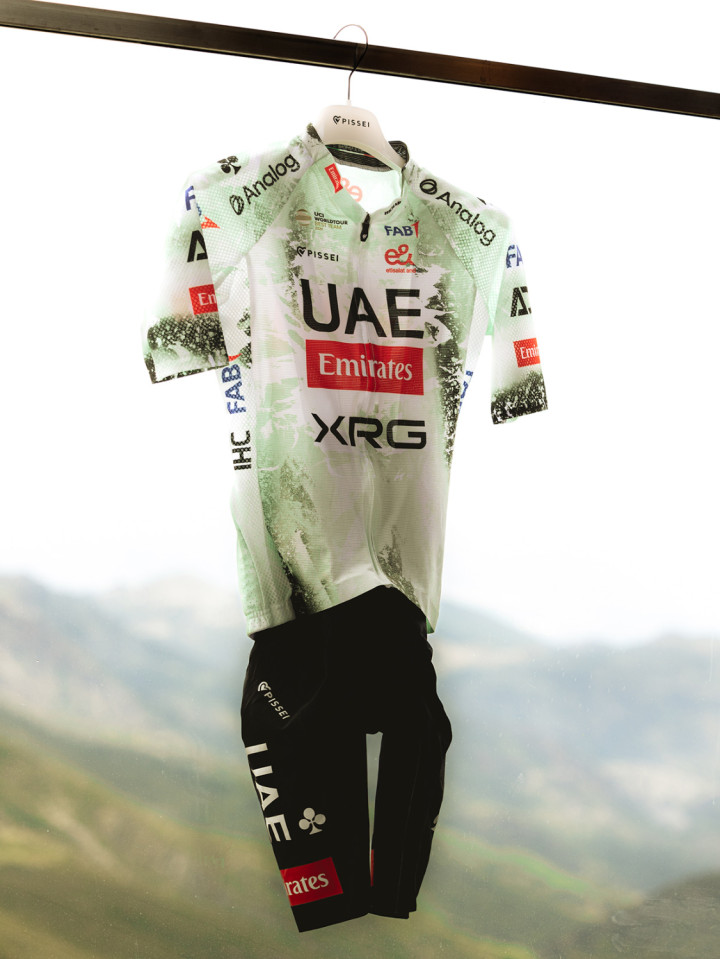 PISSEI: MAILLOT MANCHES COURTES MAGISTRALE ULTRA UAE TEAM EMIRATES - XRG TDF 2025 