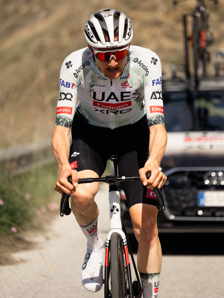 PISSEI: MAILLOT MANCHES COURTES MAGISTRALE ULTRA UAE TEAM EMIRATES - XRG TDF 2025 