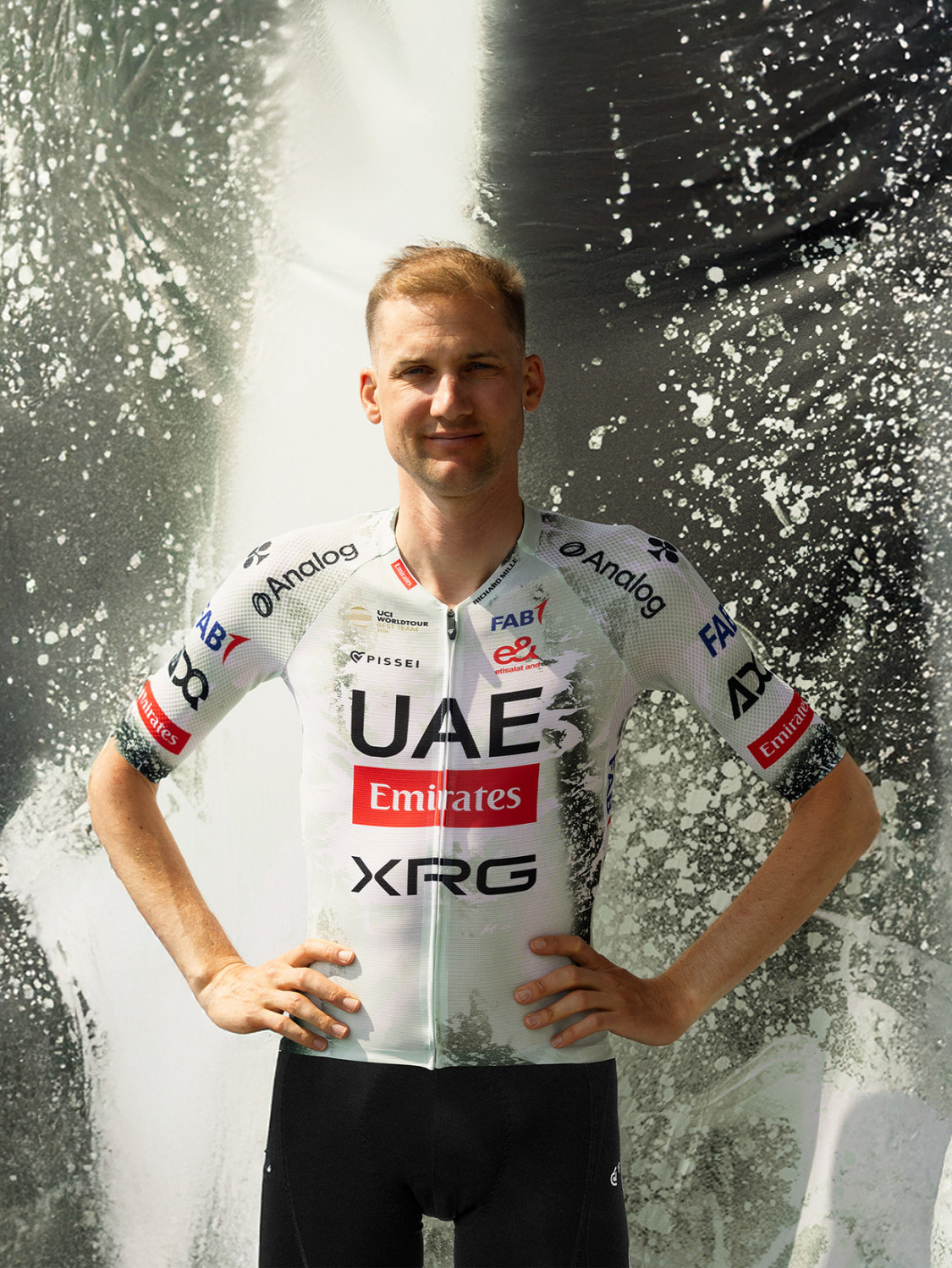 PISSEI: MAILLOT MANCHES COURTES MAGISTRALE ULTRA UAE TEAM EMIRATES - XRG TDF 2025