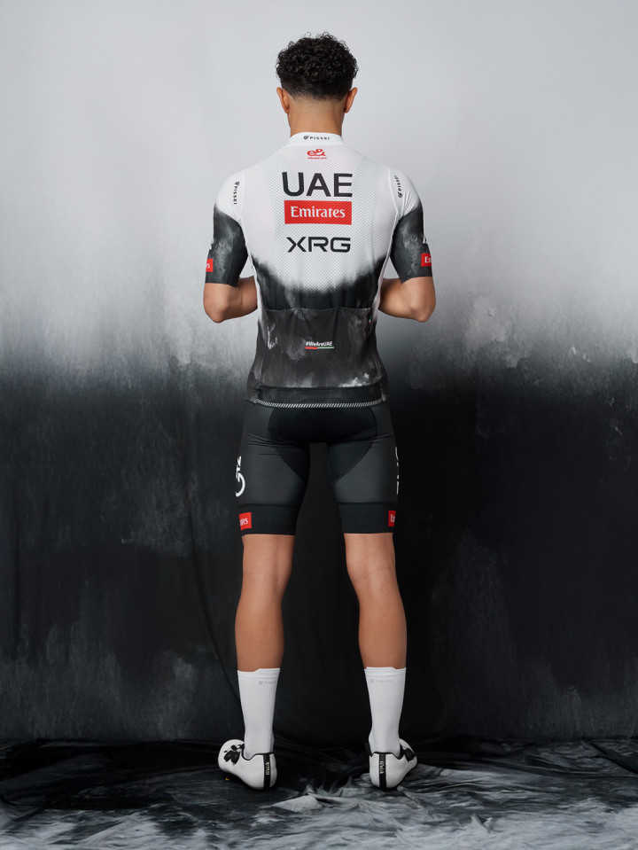 PISSEI: MAGLIA A MANICHE CORTE REPLICA UAE TEAM EMIRATES - XRG 2025