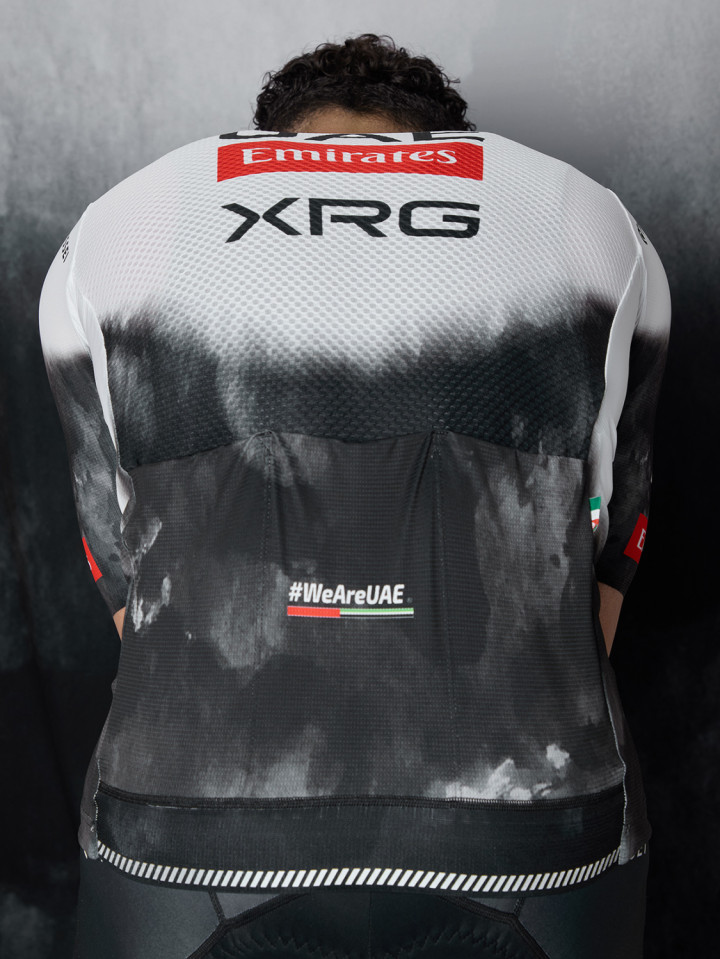 PISSEI: MAGLIA A MANICHE CORTE REPLICA UAE TEAM EMIRATES - XRG 2025