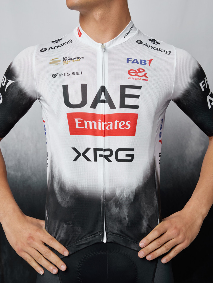 PISSEI: MAGLIA A MANICHE CORTE REPLICA UAE TEAM EMIRATES - XRG 2025