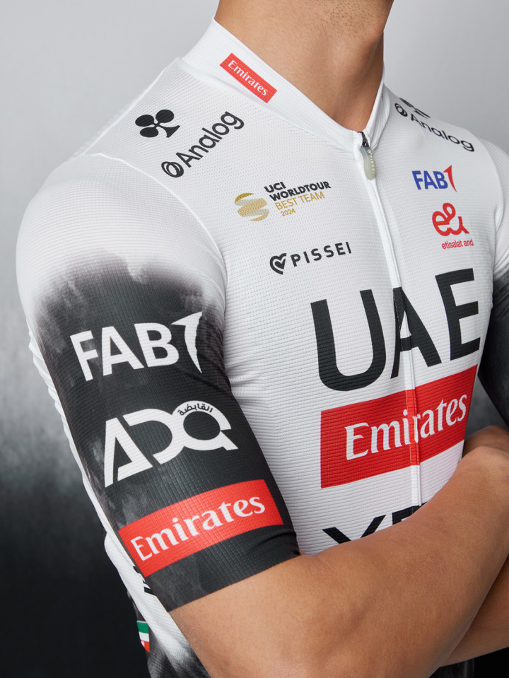 PISSEI: MAGLIA A MANICHE CORTE REPLICA UAE TEAM EMIRATES - XRG 2025