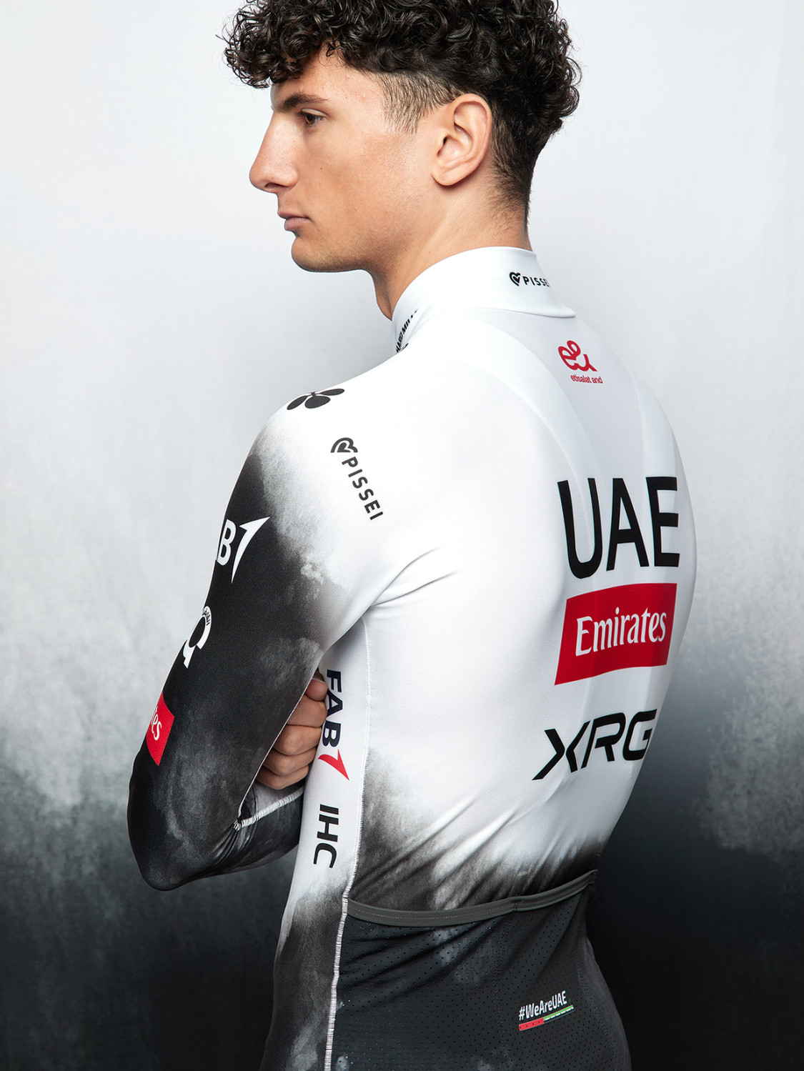 PISSEI: MAGLIA MANICHE LUNGHE PRIMAPELLE OFFICIAL UAE TEAM EMIRATES - XRG 2025