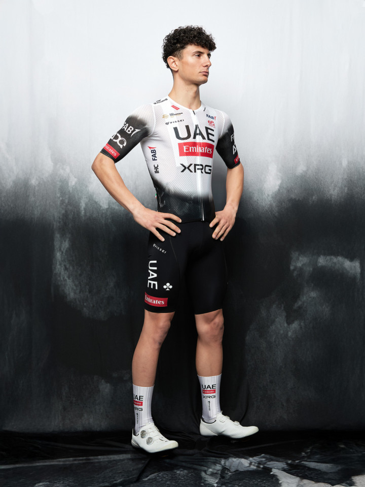 PISSEI: UAE TEAM EMIRATES 2025 MAGISTRALE SUPERLIGHT SHORT SLEEVE JERSEY