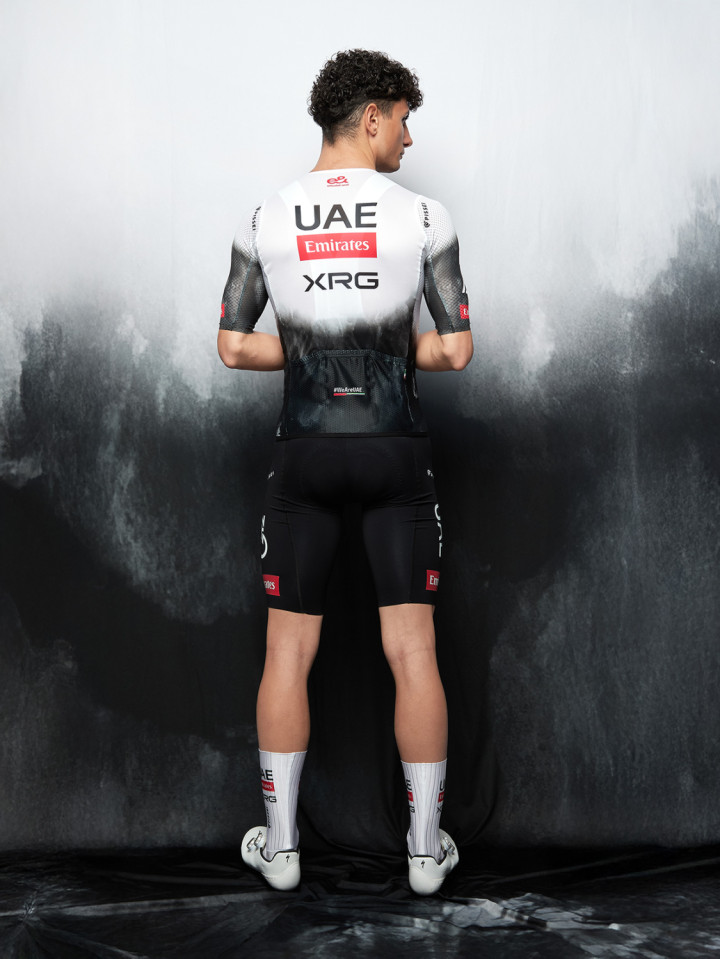 PISSEI: UAE TEAM EMIRATES 2025 MAGISTRALE SUPERLIGHT SHORT SLEEVE JERSEY