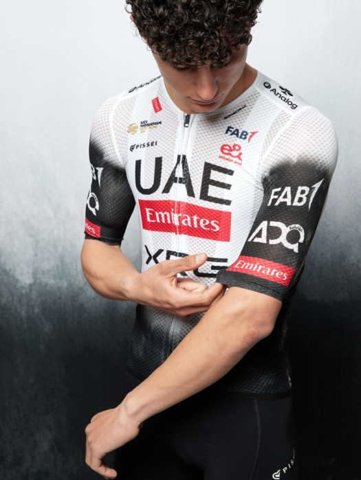 UAE TEAM EMIRATES 2025 MAGISTRALE SUPERLIGHT SHORT SLEEVE JERSEY