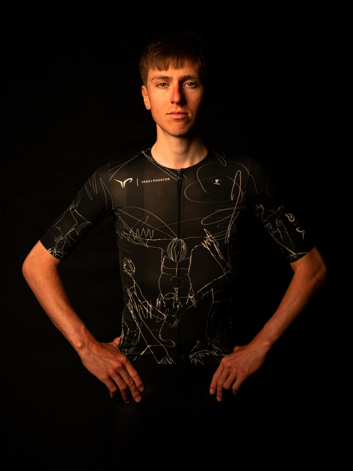 PISSEI: MAILLOT PRIME MANGA CORTA SIN CUELLO PARA CELEBRACIONES TADEJ POGACAR