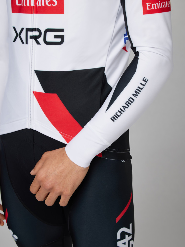 PISSEI: MAILLOT MANCHES LONGUES OFFICIAL UAE TEAM EMIRATES-XRG 2026