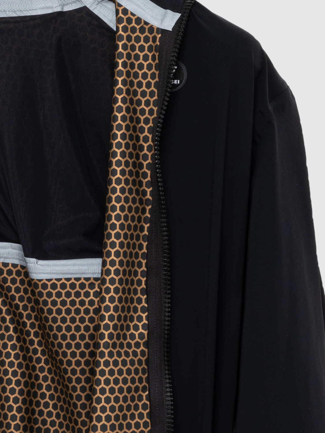 PISSEI: RAIN JACKET