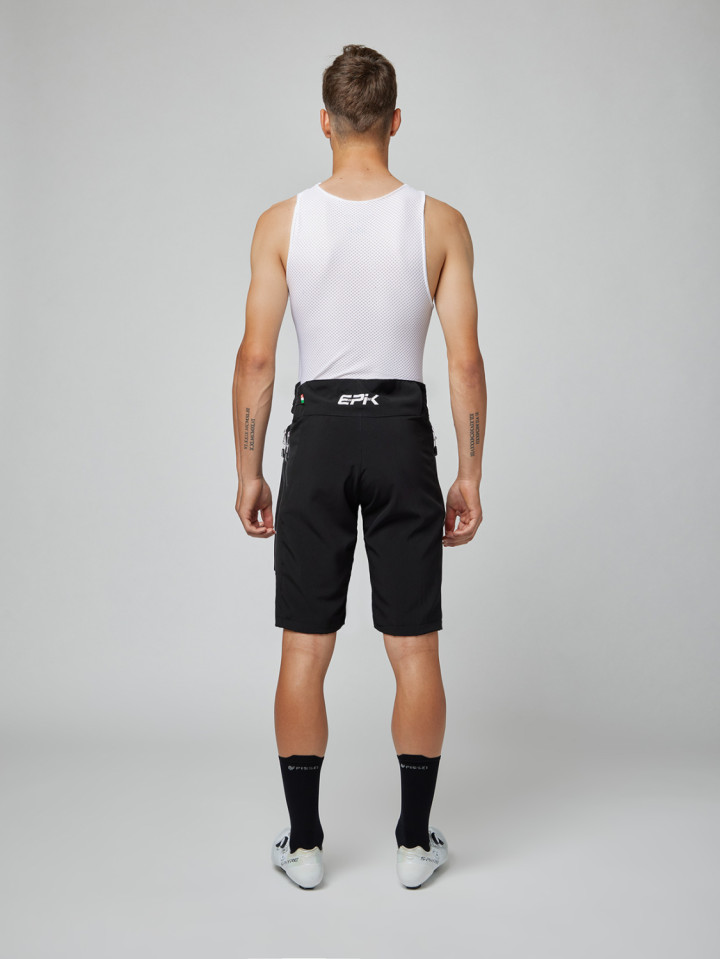 PISSEI: EPIK BAGGY SHORTS