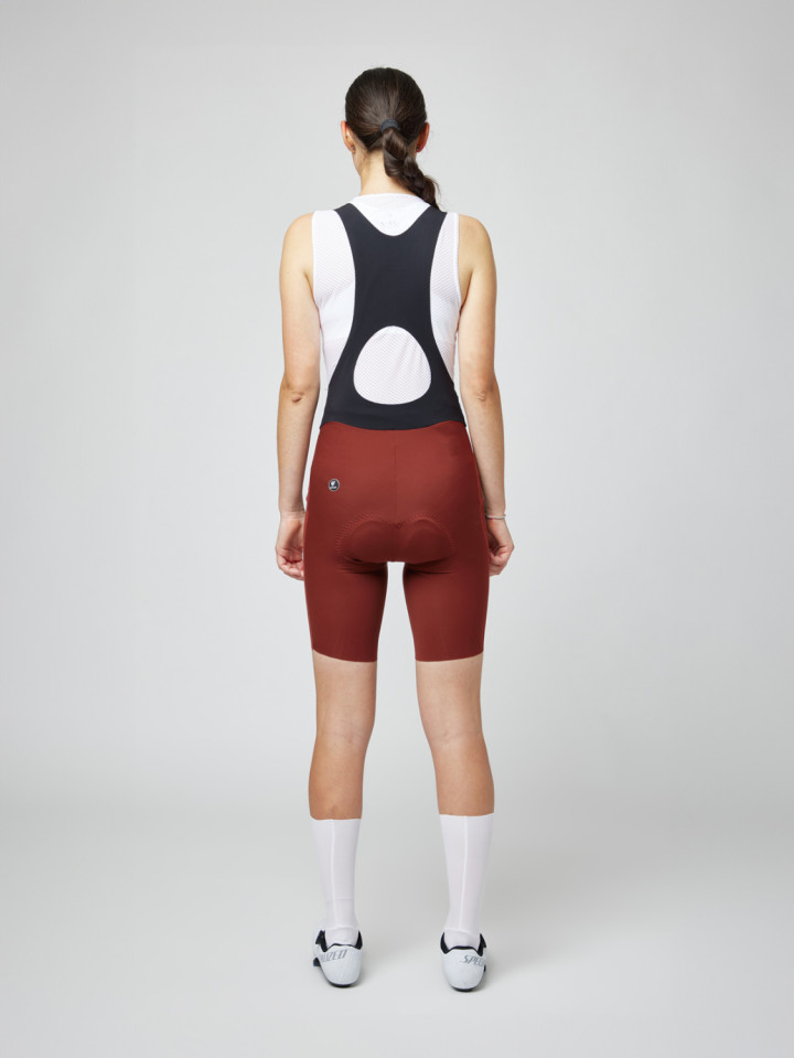 PISSEI: KURZE TRÄGERHOSE FÜR FRAUEN PRIMAPELLE PISSEI: KURZE TRÄGERHOSE FÜR FRAUEN PRIMAPELLE
