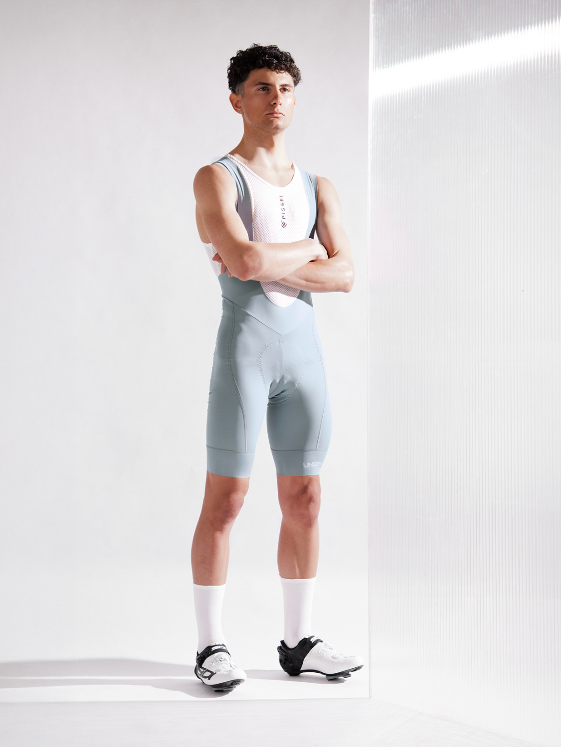 PISSEI: KURZE TRÄGERHOSE UNSEEN