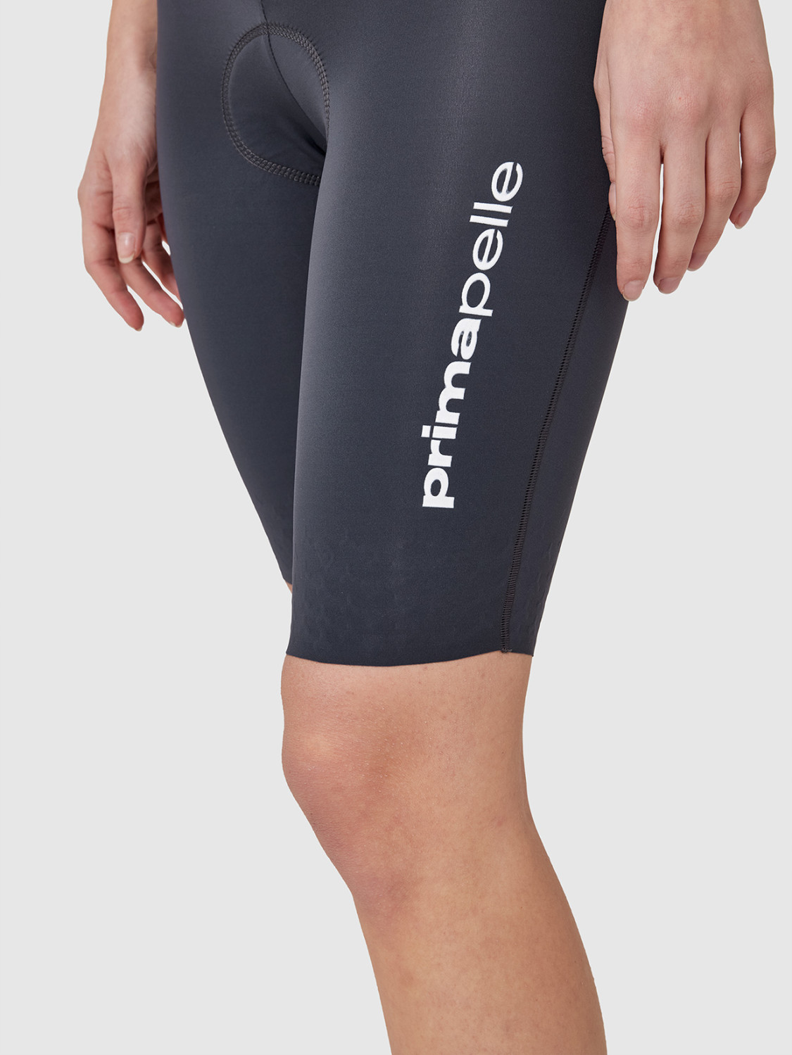 PISSEI: KURZE TRÄGERHOSE FÜR DAMEN PRIMAPELLE