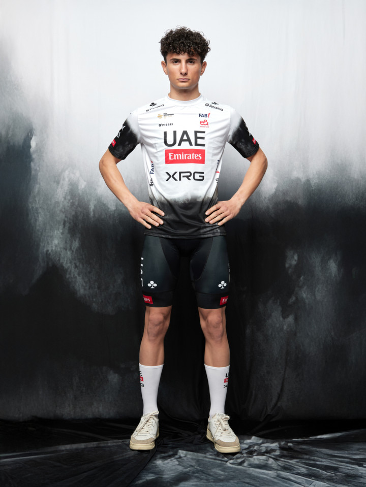 PISSEI: MAILLOT MANCHES COURTES UAE TEAM EMIRATES - XRG 2025