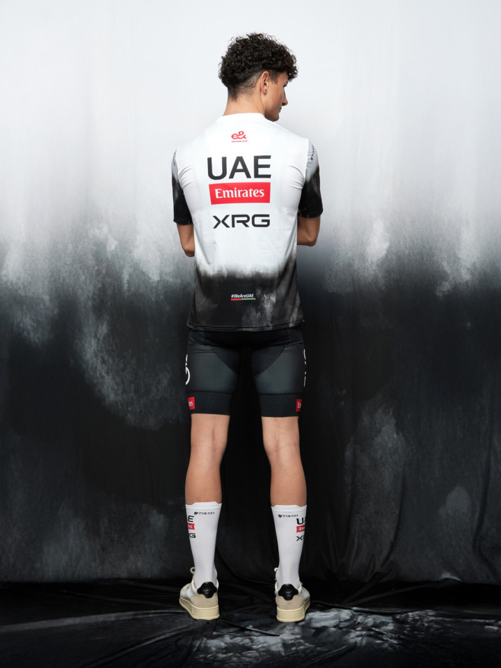 PISSEI: MAILLOT MANCHES COURTES UAE TEAM EMIRATES - XRG 2025