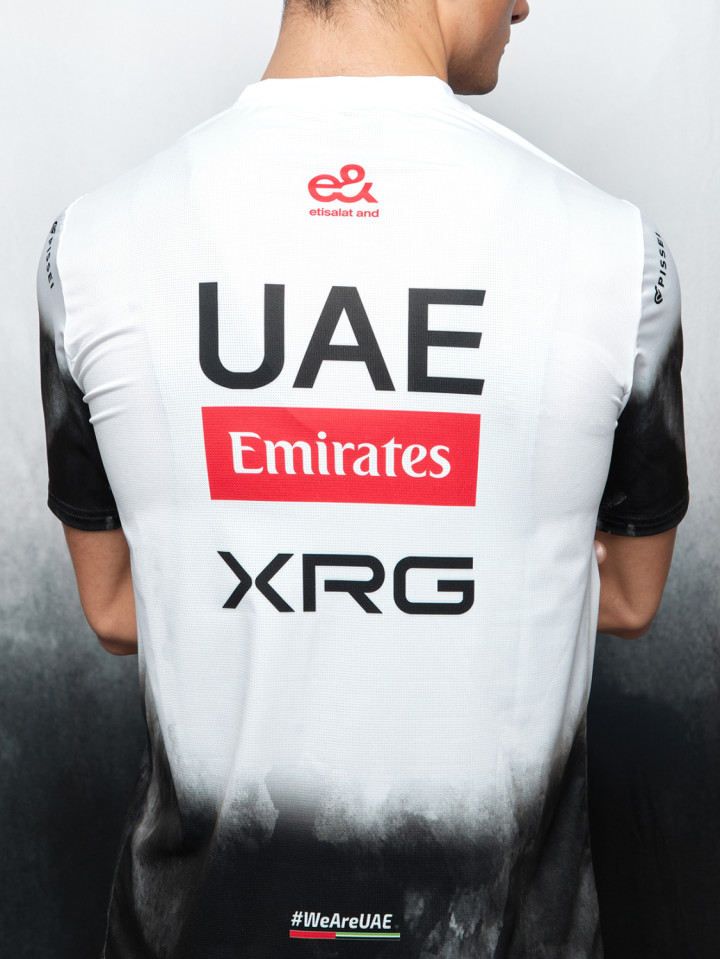 PISSEI: MAILLOT MANCHES COURTES UAE TEAM EMIRATES - XRG 2025