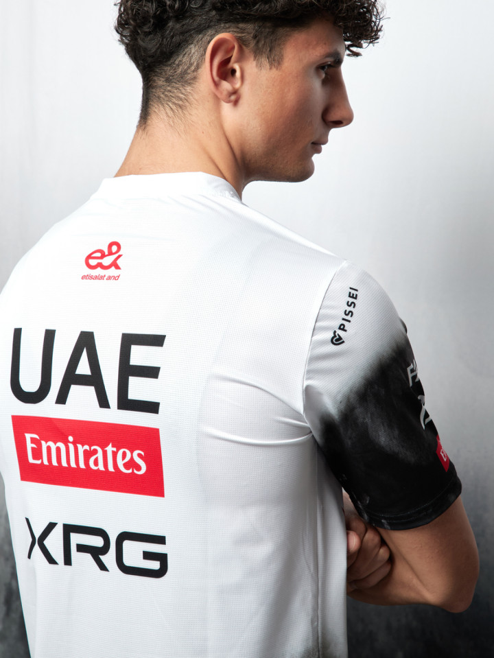 PISSEI: MAILLOT MANCHES COURTES UAE TEAM EMIRATES - XRG 2025